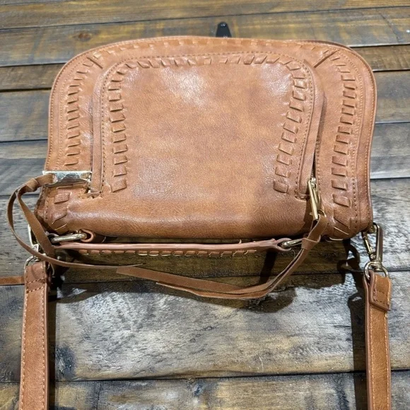 Urban Expressions Khloe Tan Western Boho Bohemian Saddle Shaped Crossbody Purse - Picture 4 of 15